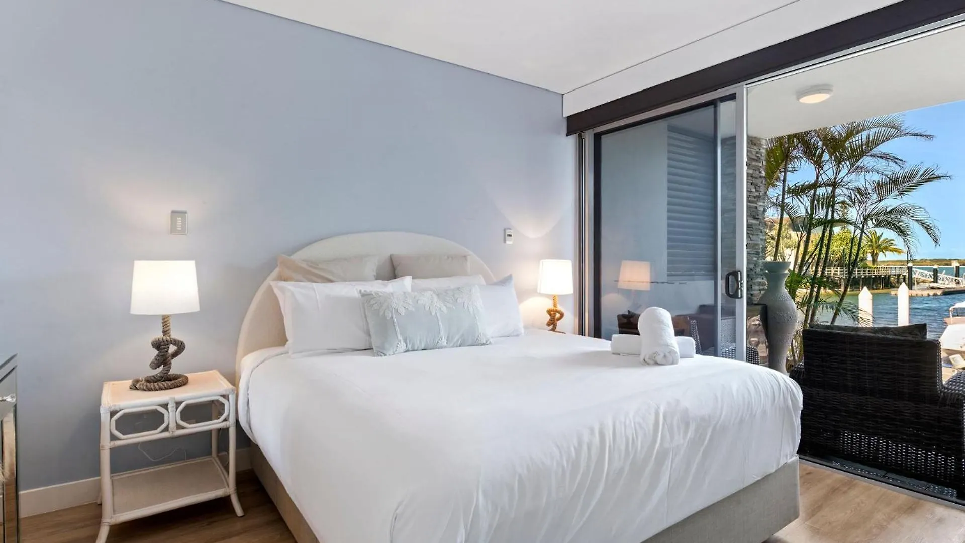 Waterfront Oasis In Runaway Bay - Coasthm Gold Coast Australia