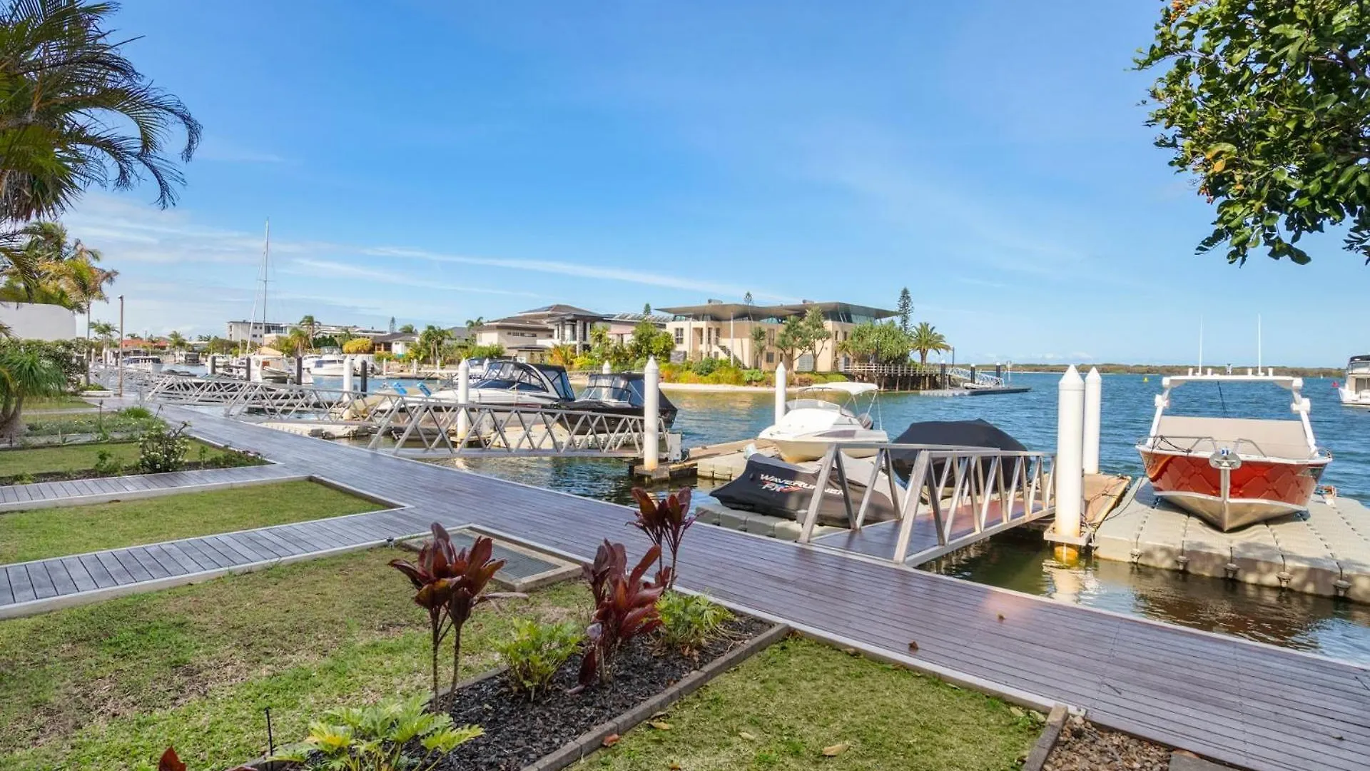 Waterfront Oasis In Runaway Bay - Coasthm Gold Coast Apartment