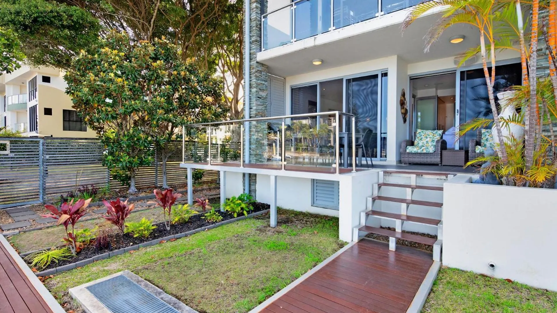 Waterfront Oasis In Runaway Bay - Coasthm Gold Coast